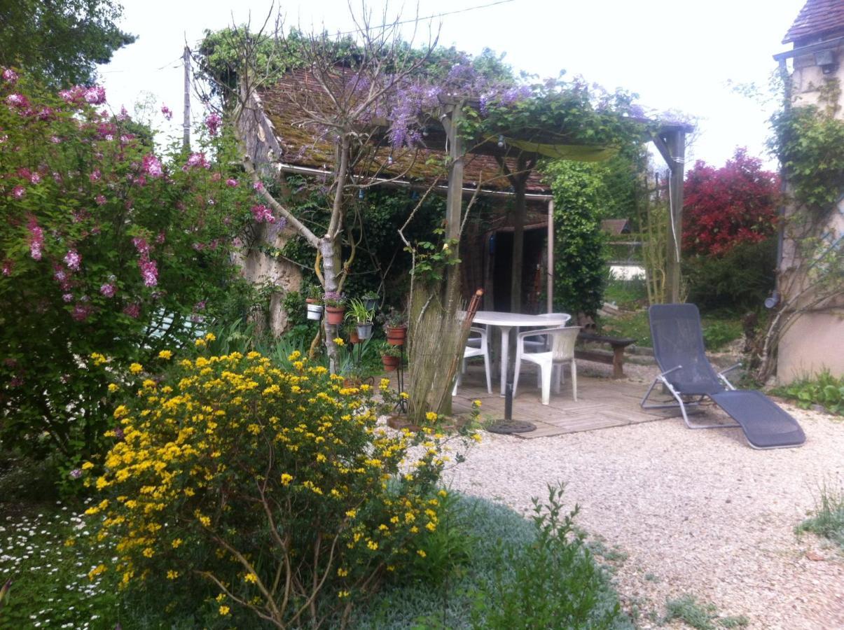 Villeneuve-sur-Yonne Les 3 Roses B&B 외부 사진