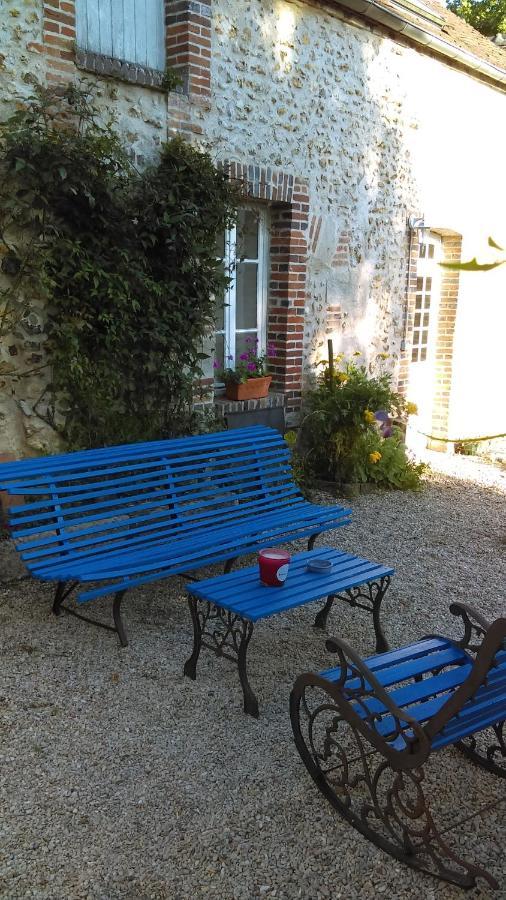 Villeneuve-sur-Yonne Les 3 Roses B&B 외부 사진