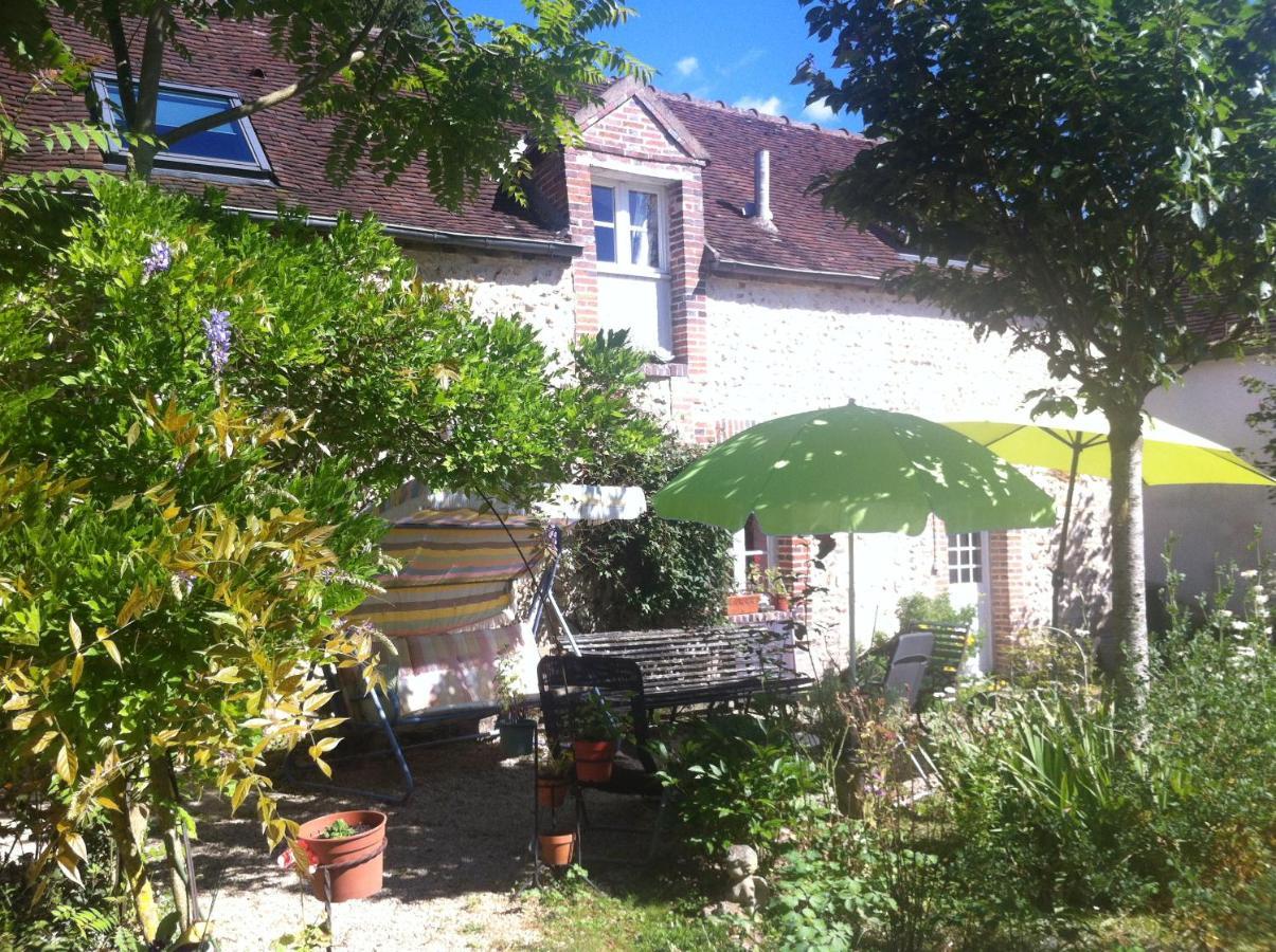 Villeneuve-sur-Yonne Les 3 Roses B&B 외부 사진